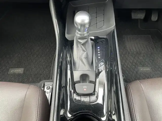 トヨタ Ｃ－ＨＲ G 群馬県 2017(平29)年 6.8万km ホワイトパールクリスタルシャイン 純正SDナビ（NSZT-W66T）/　CD/DVD/BT/SD/MSV/HDMI/フルセグTV/セーフティセンスP/・プリクラッシュセーフティシステム/・レーンディパーチャーアラート/・オートマチックハイビーム/・レーダークルーズコントロール/ブラインドスポットモニター/リアクロストラフィックアラート/クリアランスソナー/バックソナー/バックカメラ/LEDヘッドランプ/シーケンシャルターンランプ/ガナドール4本出しマフラー/TRD18インチアルミホイール