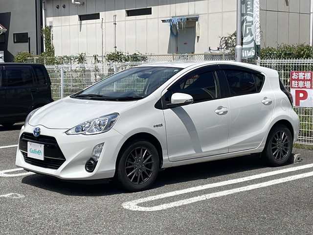 トヨタ アクア S 兵庫県 2015(平27)年 13.4万km ライムホワイトパールクリスタルシャイン ワンオーナー/スマートキー/エンジンプッシュスタート/ビルトインETC/純正フロアマット/ドアバイザー/保証書・取説・スペアキー