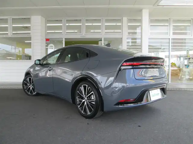 トヨタ プリウス Z 千葉県 2023(令5)年 1万km グレー ワンオーナー/純正12.3インチナビ、フルセグTV/純正オーディオ【BT/USB/ラジオ】/デジタルインナーミラー/アランドビューモニター/トヨタセーフティセンス/LEDヘッドライト/オートライト/オートハイビーム/ブラインドスポットモニター/アドバンストパーク/ステアリングヒーター/運転席パワーシート/メモリ機能/前席シートヒーター/ベンチレーション/純正19インチアルミホイール/純正前後ドライブレコーダー/前後コーナーセンサー/ウィンカードアミラー/純正ビルトイン2.0ETC/スマホ置くだけ充電/新車整備手帳/取扱説明書/記録簿R6年度トヨタ有り/スペアキー(2本)