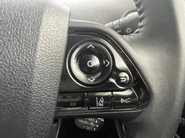 トヨタ プリウス S ツーリングセレクション 福岡県 2019(令1)年 2.4万km ホワイトパールクリスタルシャイン ＴＲＤフルエアロ　/純正８型ナビ（フルセグＴＶ）　/バックカメラ　/ビルトインＥＴＣ　/前方ドラレコ　/レーダークルコン　/コーナーセンサー　/衝突軽減　/レーンキープ　/ＰＫＳＢ　/ステアリングリモコン　/シートヒーター