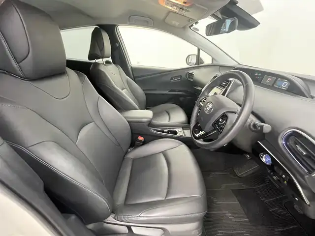トヨタ プリウス S ツーリングセレクション 福岡県 2019(令1)年 2.4万km ホワイトパールクリスタルシャイン ＴＲＤフルエアロ　/純正８型ナビ（フルセグＴＶ）　/バックカメラ　/ビルトインＥＴＣ　/前方ドラレコ　/レーダークルコン　/コーナーセンサー　/衝突軽減　/レーンキープ　/ＰＫＳＢ　/ステアリングリモコン　/シートヒーター