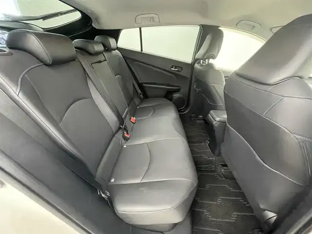 トヨタ プリウス S ツーリングセレクション 福岡県 2019(令1)年 2.4万km ホワイトパールクリスタルシャイン ＴＲＤフルエアロ　/純正８型ナビ（フルセグＴＶ）　/バックカメラ　/ビルトインＥＴＣ　/前方ドラレコ　/レーダークルコン　/コーナーセンサー　/衝突軽減　/レーンキープ　/ＰＫＳＢ　/ステアリングリモコン　/シートヒーター