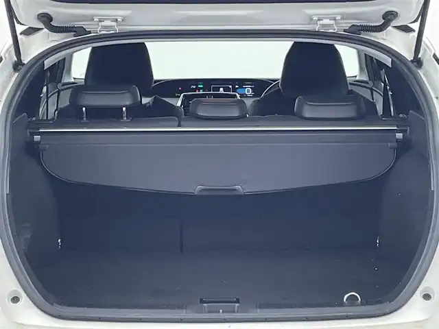 トヨタ プリウス S ツーリングセレクション 福岡県 2019(令1)年 2.4万km ホワイトパールクリスタルシャイン ＴＲＤフルエアロ　/純正８型ナビ（フルセグＴＶ）　/バックカメラ　/ビルトインＥＴＣ　/前方ドラレコ　/レーダークルコン　/コーナーセンサー　/衝突軽減　/レーンキープ　/ＰＫＳＢ　/ステアリングリモコン　/シートヒーター