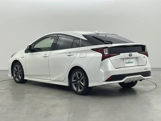 トヨタ プリウス S ツーリングセレクション 福岡県 2019(令1)年 2.4万km ホワイトパールクリスタルシャイン ＴＲＤフルエアロ　/純正８型ナビ（フルセグＴＶ）　/バックカメラ　/ビルトインＥＴＣ　/前方ドラレコ　/レーダークルコン　/コーナーセンサー　/衝突軽減　/レーンキープ　/ＰＫＳＢ　/ステアリングリモコン　/シートヒーター