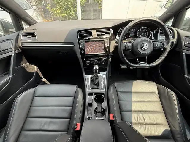 フォルクスワーゲン ゴルフ Ｒ 静岡県 2015(平27)年 5.1万km 白 レザーシート/純正ナビ/(CD/DVD/Bluetooth/フルセグ)/衝突被害軽減システム/アダプティブクルーズコントロール/レーンキープアシスト/パーキングアシスト/パワーシート/シートヒーター/スマートキー/ETC/フロアマット/純正18インチアルミホイール