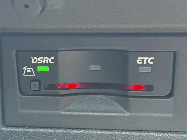 フォルクスワーゲン ゴルフ Ｒ 静岡県 2015(平27)年 5.1万km 白 レザーシート/純正ナビ/(CD/DVD/Bluetooth/フルセグ)/衝突被害軽減システム/アダプティブクルーズコントロール/レーンキープアシスト/パーキングアシスト/パワーシート/シートヒーター/スマートキー/ETC/フロアマット/純正18インチアルミホイール