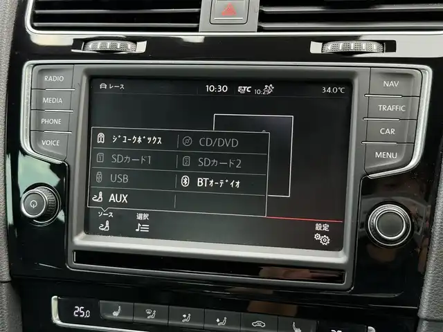 フォルクスワーゲン ゴルフ Ｒ 静岡県 2015(平27)年 5.1万km 白 レザーシート/純正ナビ/(CD/DVD/Bluetooth/フルセグ)/衝突被害軽減システム/アダプティブクルーズコントロール/レーンキープアシスト/パーキングアシスト/パワーシート/シートヒーター/スマートキー/ETC/フロアマット/純正18インチアルミホイール
