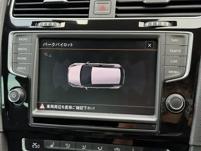 フォルクスワーゲン ゴルフ Ｒ 静岡県 2015(平27)年 5.1万km 白 レザーシート/純正ナビ/(CD/DVD/Bluetooth/フルセグ)/衝突被害軽減システム/アダプティブクルーズコントロール/レーンキープアシスト/パーキングアシスト/パワーシート/シートヒーター/スマートキー/ETC/フロアマット/純正18インチアルミホイール