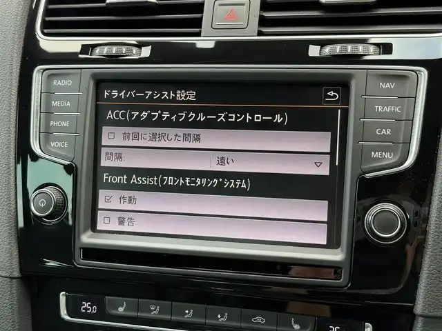 フォルクスワーゲン ゴルフ Ｒ 静岡県 2015(平27)年 5.1万km 白 レザーシート/純正ナビ/(CD/DVD/Bluetooth/フルセグ)/衝突被害軽減システム/アダプティブクルーズコントロール/レーンキープアシスト/パーキングアシスト/パワーシート/シートヒーター/スマートキー/ETC/フロアマット/純正18インチアルミホイール