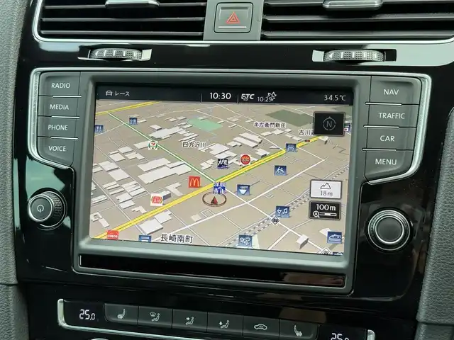 フォルクスワーゲン ゴルフ Ｒ 静岡県 2015(平27)年 5.1万km 白 レザーシート/純正ナビ/(CD/DVD/Bluetooth/フルセグ)/衝突被害軽減システム/アダプティブクルーズコントロール/レーンキープアシスト/パーキングアシスト/パワーシート/シートヒーター/スマートキー/ETC/フロアマット/純正18インチアルミホイール