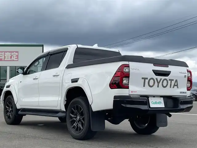 トヨタ ハイラックス Z GRスポーツ 佐賀県 2022(令4)年 3.1万km スーパーホワイトⅡ 純正8型ディスプレイオーディオ/・AM/FM/CD/フルセグ/BT//・Appple Car Play/Android Auto//・パノラミックビューモニター/ハードトノカバー/純正サイドプロテクターモール/純正フロアマット/パワーシート/純正18インチアルミホイール/LEDヘッドライト/・オートマチックハイビーム/スマートキー/プッシュスタート/新車保証書/取扱説明書/スペアキー1本/Toyota Safety Sense/・プリクラッシュセーフティ/・レーンディパーチャーアラート/・レーダークルーズコントロール（全車速追従機能付）/・オートマチックハイビーム/・VSC（車両安定制御システム）/・TRC（トラクションコントロール）/・ABS（電子制動力配分制御付）＋ブレーキアシスト/・ヒルスタートアシストコントロール/・ダウンヒルアシストコントロール（Z系グレード）