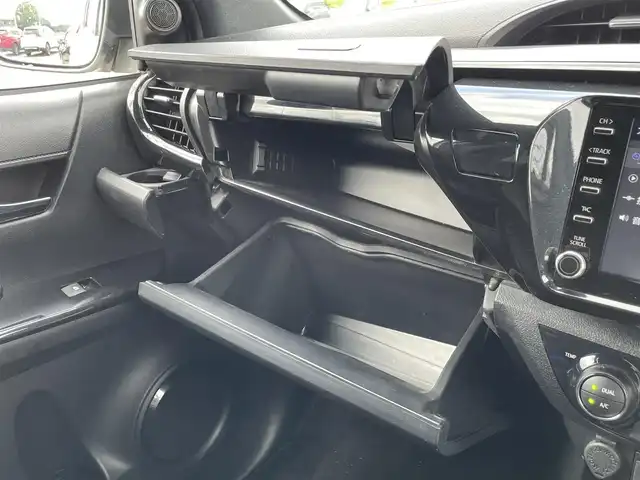 トヨタ ハイラックス Z GRスポーツ 佐賀県 2022(令4)年 3.1万km スーパーホワイトⅡ 純正8型ディスプレイオーディオ/・AM/FM/CD/フルセグ/BT//・Appple Car Play/Android Auto//・パノラミックビューモニター/ハードトノカバー/純正サイドプロテクターモール/純正フロアマット/パワーシート/純正18インチアルミホイール/LEDヘッドライト/・オートマチックハイビーム/スマートキー/プッシュスタート/新車保証書/取扱説明書/スペアキー1本/Toyota Safety Sense/・プリクラッシュセーフティ/・レーンディパーチャーアラート/・レーダークルーズコントロール（全車速追従機能付）/・オートマチックハイビーム/・VSC（車両安定制御システム）/・TRC（トラクションコントロール）/・ABS（電子制動力配分制御付）＋ブレーキアシスト/・ヒルスタートアシストコントロール/・ダウンヒルアシストコントロール（Z系グレード）