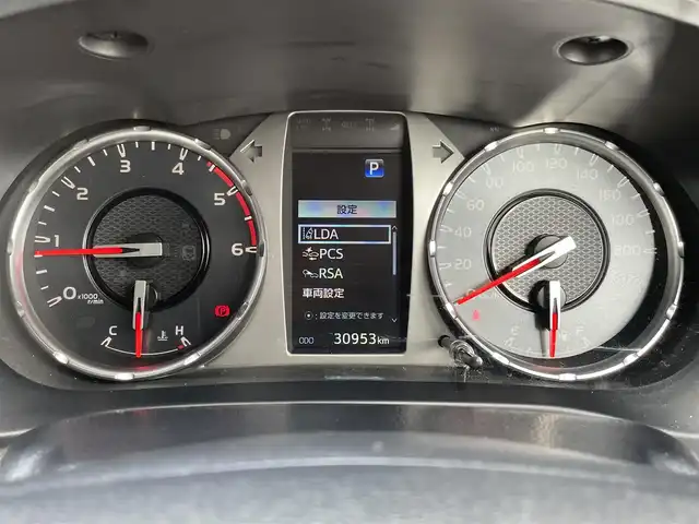 トヨタ ハイラックス Z GRスポーツ 佐賀県 2022(令4)年 3.1万km スーパーホワイトⅡ 純正8型ディスプレイオーディオ/・AM/FM/CD/フルセグ/BT//・Appple Car Play/Android Auto//・パノラミックビューモニター/ハードトノカバー/純正サイドプロテクターモール/純正フロアマット/パワーシート/純正18インチアルミホイール/LEDヘッドライト/・オートマチックハイビーム/スマートキー/プッシュスタート/新車保証書/取扱説明書/スペアキー1本/Toyota Safety Sense/・プリクラッシュセーフティ/・レーンディパーチャーアラート/・レーダークルーズコントロール（全車速追従機能付）/・オートマチックハイビーム/・VSC（車両安定制御システム）/・TRC（トラクションコントロール）/・ABS（電子制動力配分制御付）＋ブレーキアシスト/・ヒルスタートアシストコントロール/・ダウンヒルアシストコントロール（Z系グレード）