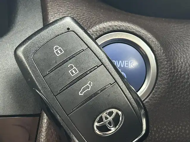 トヨタ ヤリスクロス ハイブリッド Z 道央・札幌 2021(令3)年 5.4万km ホワイトパールクリスタルシャイン ・４WD/・純正メモリナビ/・アダプティブクルーズコントロール/・バックカメラ/・レーンキープアシスト/・先行車発信告知/・後退速度抑制/・SNOW/TRAIL-MODE/・DRIVE-MODE/・EV-MODE/・ヘッドライトレベライザー/・オートブレーキホールド/・BSM/・PKSB/・RSA/・PCS/・RCTA/・フロントフォグランプ/・純正LEDライト/・ステアリングスイッチ/・ステアリングヒーター/・ミラーヒーター/・ダウンヒルアシスト
