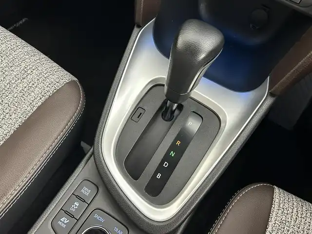 トヨタ ヤリスクロス ハイブリッド Z 道央・札幌 2021(令3)年 5.4万km ホワイトパールクリスタルシャイン ・４WD/・純正メモリナビ/・アダプティブクルーズコントロール/・バックカメラ/・レーンキープアシスト/・先行車発信告知/・後退速度抑制/・SNOW/TRAIL-MODE/・DRIVE-MODE/・EV-MODE/・ヘッドライトレベライザー/・オートブレーキホールド/・BSM/・PKSB/・RSA/・PCS/・RCTA/・フロントフォグランプ/・純正LEDライト/・ステアリングスイッチ/・ステアリングヒーター/・ミラーヒーター/・ダウンヒルアシスト
