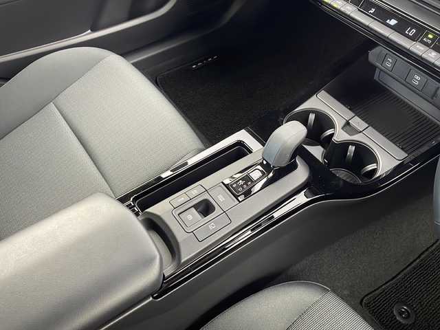 トヨタ プリウス U 愛知県 2023(令5)年 0.3万km プラチナホワイトパールマイカ 純正８型ディスプレイオーディオ　/Bluetooth/フルセグTV/Miracast/トヨタセーフティーセンス/レーンキープアシスト/アダプティブクルーズコントロール/オートライト/パノラミックビューモニター　/レーダークルーズコントロール　/ビルトインＥＴＣ２．０　/前後ドライブレコーダー　/コーナーセンサー/ステアリングヒーター/100V電源
