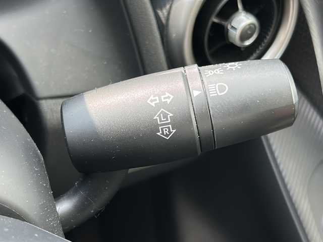 マツダ マツダ２ 15S プロアクティブ 埼玉県 2019(令1)年 4.2万km スノーフレイクホワイトパールマイカ メーカーナビ /(DVD/CD/FM/AM/Bluetooth/USB/AUX/フルセグTV)/ワンオーナー /ETC /ドラレコ(F)/360°カメラ /LEDライト /純正ホイールキャップ /BSM /ドアバイザー /純正フロア /プッシュスタート /スマートキー /スペアキー/レーンキープアシスト /TRC /パーキングセンサー /アイドリングストップ/ISOFIX/プリクラッシュセーフティー/オートライト/パワーステアリング/パワーウィンドウ