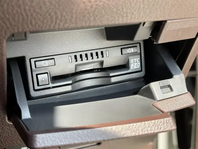 レクサス ＥＳ 300h バージョンL 大分県 2019(令1)年 1万km アイスエクリュマイカメタリック ・ナビ(CD/DVD/BT/SD/USB/AUX)/・全方位カメラ/・フルセグテレビ/・プリクラッシュセーフティ/・ブラインドスポットモニター/・コーナーセンサー/・AC100V/・ヘッドアップディスプレイ/・ムーンルーフ/・ETC2.0/・ドライブレコーダー/・レーダークルーズコントロール/・パワーシート/・シートメモリー/・シートヒーター/・シートクーラー/・パドルシフト/・オートハイビーム/・ブレーキホールド/・スマートキー/・プッシュスタートボタン