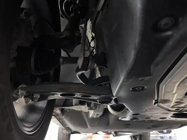 ホンダ ＺＲ－Ｖ ハイブリッド e:HEV Z 三重県 2023(令5)年 3.7万km プラチナホワイトパール ハイブリッド/FF/MTモード付フロアCVT/BOSEプレミアムサウンドシステム（12スピーカー）/Honda Connect対応 9インチナビ/（AM/FM/USB/CarPlay/AndroidAuto/Bluetooth/TV）/マルチビューカメラシステム（360カメラ）/ドライブレコーダー 前方/ビルトイン ETC2.0/Honda SENSING/・衝突軽減ブレーキ［CMBS］/・車線維持支援システム［LKAS］/・路外逸脱抑制機能/・渋滞追従機能付アダプティブクルーズコントロール［ACC］/・アダプティブドライビングビーム［ADB］/・パーキングセンサーシステム/・先行車発進お知らせ機能/・誤発進抑制機能、後方誤発進抑制機能/・トラフィックジャムアシスト（渋滞運転支援機能）/・標識認識機能/・横滑り防止機能/など/装備/・本革シート/・ハンズフリーアクセスパワーテールゲート（予約クローズ機能付）/・パワーシート（Dメモリー付8way/N4way）/・シートヒーター（D/N）/・ステアリングヒーター/・左右独立オートエアコン/・ワイヤレス充電器/・パドルシフト/・純正18inAW/・スマートキーx1/など