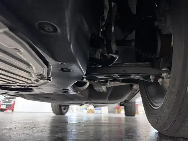 ホンダ ＺＲ－Ｖ ハイブリッド e:HEV Z 三重県 2023(令5)年 3.7万km プラチナホワイトパール ハイブリッド/FF/MTモード付フロアCVT/BOSEプレミアムサウンドシステム（12スピーカー）/Honda Connect対応 9インチナビ/（AM/FM/USB/CarPlay/AndroidAuto/Bluetooth/TV）/マルチビューカメラシステム（360カメラ）/ドライブレコーダー 前方/ビルトイン ETC2.0/Honda SENSING/・衝突軽減ブレーキ［CMBS］/・車線維持支援システム［LKAS］/・路外逸脱抑制機能/・渋滞追従機能付アダプティブクルーズコントロール［ACC］/・アダプティブドライビングビーム［ADB］/・パーキングセンサーシステム/・先行車発進お知らせ機能/・誤発進抑制機能、後方誤発進抑制機能/・トラフィックジャムアシスト（渋滞運転支援機能）/・標識認識機能/・横滑り防止機能/など/装備/・本革シート/・ハンズフリーアクセスパワーテールゲート（予約クローズ機能付）/・パワーシート（Dメモリー付8way/N4way）/・シートヒーター（D/N）/・ステアリングヒーター/・左右独立オートエアコン/・ワイヤレス充電器/・パドルシフト/・純正18inAW/・スマートキーx1/など