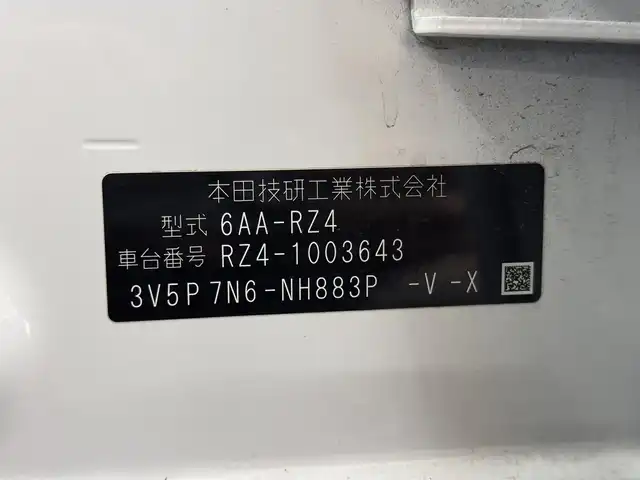 ホンダ ＺＲ－Ｖ ハイブリッド e:HEV Z 三重県 2023(令5)年 3.7万km プラチナホワイトパール ハイブリッド/FF/MTモード付フロアCVT/BOSEプレミアムサウンドシステム（12スピーカー）/Honda Connect対応 9インチナビ/（AM/FM/USB/CarPlay/AndroidAuto/Bluetooth/TV）/マルチビューカメラシステム（360カメラ）/ドライブレコーダー 前方/ビルトイン ETC2.0/Honda SENSING/・衝突軽減ブレーキ［CMBS］/・車線維持支援システム［LKAS］/・路外逸脱抑制機能/・渋滞追従機能付アダプティブクルーズコントロール［ACC］/・アダプティブドライビングビーム［ADB］/・パーキングセンサーシステム/・先行車発進お知らせ機能/・誤発進抑制機能、後方誤発進抑制機能/・トラフィックジャムアシスト（渋滞運転支援機能）/・標識認識機能/・横滑り防止機能/など/装備/・本革シート/・ハンズフリーアクセスパワーテールゲート（予約クローズ機能付）/・パワーシート（Dメモリー付8way/N4way）/・シートヒーター（D/N）/・ステアリングヒーター/・左右独立オートエアコン/・ワイヤレス充電器/・パドルシフト/・純正18inAW/・スマートキーx1/など