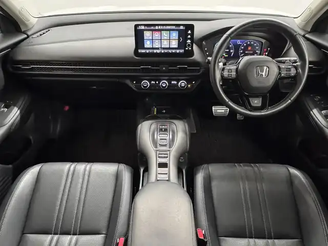 ホンダ ＺＲ－Ｖ ハイブリッド e:HEV Z 三重県 2023(令5)年 3.7万km プラチナホワイトパール ハイブリッド/FF/MTモード付フロアCVT/BOSEプレミアムサウンドシステム（12スピーカー）/Honda Connect対応 9インチナビ/（AM/FM/USB/CarPlay/AndroidAuto/Bluetooth/TV）/マルチビューカメラシステム（360カメラ）/ドライブレコーダー 前方/ビルトイン ETC2.0/Honda SENSING/・衝突軽減ブレーキ［CMBS］/・車線維持支援システム［LKAS］/・路外逸脱抑制機能/・渋滞追従機能付アダプティブクルーズコントロール［ACC］/・アダプティブドライビングビーム［ADB］/・パーキングセンサーシステム/・先行車発進お知らせ機能/・誤発進抑制機能、後方誤発進抑制機能/・トラフィックジャムアシスト（渋滞運転支援機能）/・標識認識機能/・横滑り防止機能/など/装備/・本革シート/・ハンズフリーアクセスパワーテールゲート（予約クローズ機能付）/・パワーシート（Dメモリー付8way/N4way）/・シートヒーター（D/N）/・ステアリングヒーター/・左右独立オートエアコン/・ワイヤレス充電器/・パドルシフト/・純正18inAW/・スマートキーx1/など