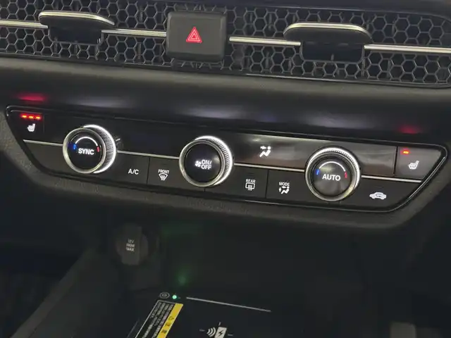 ホンダ ＺＲ－Ｖ ハイブリッド e:HEV Z 三重県 2023(令5)年 3.7万km プラチナホワイトパール ハイブリッド/FF/MTモード付フロアCVT/BOSEプレミアムサウンドシステム（12スピーカー）/Honda Connect対応 9インチナビ/（AM/FM/USB/CarPlay/AndroidAuto/Bluetooth/TV）/マルチビューカメラシステム（360カメラ）/ドライブレコーダー 前方/ビルトイン ETC2.0/Honda SENSING/・衝突軽減ブレーキ［CMBS］/・車線維持支援システム［LKAS］/・路外逸脱抑制機能/・渋滞追従機能付アダプティブクルーズコントロール［ACC］/・アダプティブドライビングビーム［ADB］/・パーキングセンサーシステム/・先行車発進お知らせ機能/・誤発進抑制機能、後方誤発進抑制機能/・トラフィックジャムアシスト（渋滞運転支援機能）/・標識認識機能/・横滑り防止機能/など/装備/・本革シート/・ハンズフリーアクセスパワーテールゲート（予約クローズ機能付）/・パワーシート（Dメモリー付8way/N4way）/・シートヒーター（D/N）/・ステアリングヒーター/・左右独立オートエアコン/・ワイヤレス充電器/・パドルシフト/・純正18inAW/・スマートキーx1/など