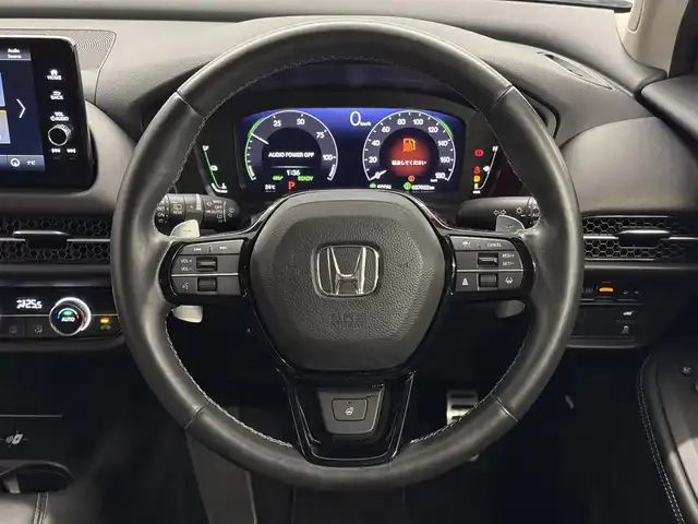 ホンダ ＺＲ－Ｖ ハイブリッド e:HEV Z 三重県 2023(令5)年 3.7万km プラチナホワイトパール ハイブリッド/FF/MTモード付フロアCVT/BOSEプレミアムサウンドシステム（12スピーカー）/Honda Connect対応 9インチナビ/（AM/FM/USB/CarPlay/AndroidAuto/Bluetooth/TV）/マルチビューカメラシステム（360カメラ）/ドライブレコーダー 前方/ビルトイン ETC2.0/Honda SENSING/・衝突軽減ブレーキ［CMBS］/・車線維持支援システム［LKAS］/・路外逸脱抑制機能/・渋滞追従機能付アダプティブクルーズコントロール［ACC］/・アダプティブドライビングビーム［ADB］/・パーキングセンサーシステム/・先行車発進お知らせ機能/・誤発進抑制機能、後方誤発進抑制機能/・トラフィックジャムアシスト（渋滞運転支援機能）/・標識認識機能/・横滑り防止機能/など/装備/・本革シート/・ハンズフリーアクセスパワーテールゲート（予約クローズ機能付）/・パワーシート（Dメモリー付8way/N4way）/・シートヒーター（D/N）/・ステアリングヒーター/・左右独立オートエアコン/・ワイヤレス充電器/・パドルシフト/・純正18inAW/・スマートキーx1/など