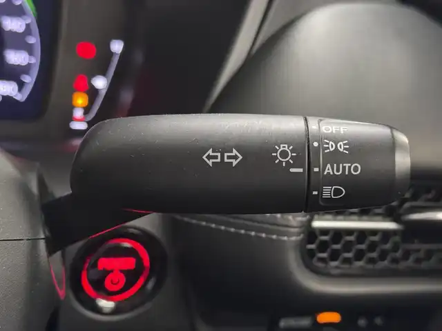ホンダ ＺＲ－Ｖ ハイブリッド e:HEV Z 三重県 2023(令5)年 3.7万km プラチナホワイトパール ハイブリッド/FF/MTモード付フロアCVT/BOSEプレミアムサウンドシステム（12スピーカー）/Honda Connect対応 9インチナビ/（AM/FM/USB/CarPlay/AndroidAuto/Bluetooth/TV）/マルチビューカメラシステム（360カメラ）/ドライブレコーダー 前方/ビルトイン ETC2.0/Honda SENSING/・衝突軽減ブレーキ［CMBS］/・車線維持支援システム［LKAS］/・路外逸脱抑制機能/・渋滞追従機能付アダプティブクルーズコントロール［ACC］/・アダプティブドライビングビーム［ADB］/・パーキングセンサーシステム/・先行車発進お知らせ機能/・誤発進抑制機能、後方誤発進抑制機能/・トラフィックジャムアシスト（渋滞運転支援機能）/・標識認識機能/・横滑り防止機能/など/装備/・本革シート/・ハンズフリーアクセスパワーテールゲート（予約クローズ機能付）/・パワーシート（Dメモリー付8way/N4way）/・シートヒーター（D/N）/・ステアリングヒーター/・左右独立オートエアコン/・ワイヤレス充電器/・パドルシフト/・純正18inAW/・スマートキーx1/など