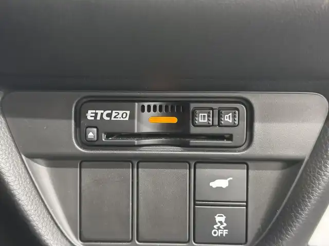 ホンダ ＺＲ－Ｖ ハイブリッド e:HEV Z 三重県 2023(令5)年 3.7万km プラチナホワイトパール ハイブリッド/FF/MTモード付フロアCVT/BOSEプレミアムサウンドシステム（12スピーカー）/Honda Connect対応 9インチナビ/（AM/FM/USB/CarPlay/AndroidAuto/Bluetooth/TV）/マルチビューカメラシステム（360カメラ）/ドライブレコーダー 前方/ビルトイン ETC2.0/Honda SENSING/・衝突軽減ブレーキ［CMBS］/・車線維持支援システム［LKAS］/・路外逸脱抑制機能/・渋滞追従機能付アダプティブクルーズコントロール［ACC］/・アダプティブドライビングビーム［ADB］/・パーキングセンサーシステム/・先行車発進お知らせ機能/・誤発進抑制機能、後方誤発進抑制機能/・トラフィックジャムアシスト（渋滞運転支援機能）/・標識認識機能/・横滑り防止機能/など/装備/・本革シート/・ハンズフリーアクセスパワーテールゲート（予約クローズ機能付）/・パワーシート（Dメモリー付8way/N4way）/・シートヒーター（D/N）/・ステアリングヒーター/・左右独立オートエアコン/・ワイヤレス充電器/・パドルシフト/・純正18inAW/・スマートキーx1/など