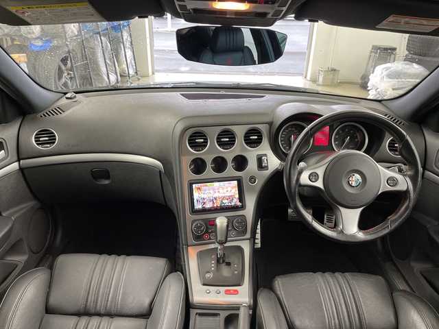 アルファロメオ １５９ 3．2JTSQ4Q－T TI 道央・札幌 2010(平22)年 6.8万km 黒 ・４ＷＤ　/・社外メモリナビ/・CD/DVD/SD/USB/BT/フルセグTV）　/・ＥＴＣ　/・純正フロアマット　/・前席パワーシート　/・シートヒーター　/・メモリシート　/・ブレンボキャリパー　/・前後コーナーセンサー　/・ＡＢＳ/・盗難防止装置　/・横滑り防止装置　/・スマートキー/・スペアキー