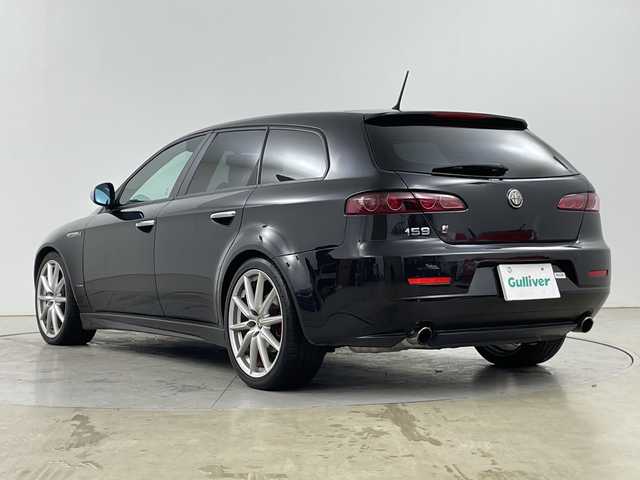 アルファロメオ １５９ 3．2JTSQ4Q－T TI 道央・札幌 2010(平22)年 6.8万km 黒 ・４ＷＤ　/・社外メモリナビ/・CD/DVD/SD/USB/BT/フルセグTV）　/・ＥＴＣ　/・純正フロアマット　/・前席パワーシート　/・シートヒーター　/・メモリシート　/・ブレンボキャリパー　/・前後コーナーセンサー　/・ＡＢＳ/・盗難防止装置　/・横滑り防止装置　/・スマートキー/・スペアキー