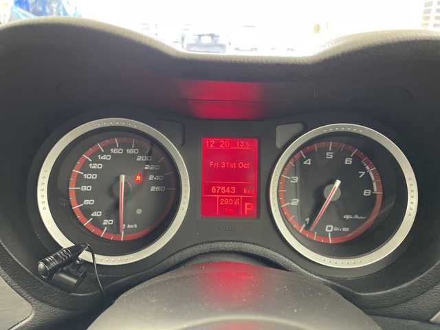 アルファロメオ １５９ 3．2JTSQ4Q－T TI 道央・札幌 2010(平22)年 6.8万km 黒 ・４ＷＤ　/・社外メモリナビ/・CD/DVD/SD/USB/BT/フルセグTV）　/・ＥＴＣ　/・純正フロアマット　/・前席パワーシート　/・シートヒーター　/・メモリシート　/・ブレンボキャリパー　/・前後コーナーセンサー　/・ＡＢＳ/・盗難防止装置　/・横滑り防止装置　/・スマートキー/・スペアキー