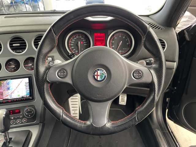 アルファロメオ １５９ 3．2JTSQ4Q－T TI 道央・札幌 2010(平22)年 6.8万km 黒 ・４ＷＤ　/・社外メモリナビ/・CD/DVD/SD/USB/BT/フルセグTV）　/・ＥＴＣ　/・純正フロアマット　/・前席パワーシート　/・シートヒーター　/・メモリシート　/・ブレンボキャリパー　/・前後コーナーセンサー　/・ＡＢＳ/・盗難防止装置　/・横滑り防止装置　/・スマートキー/・スペアキー