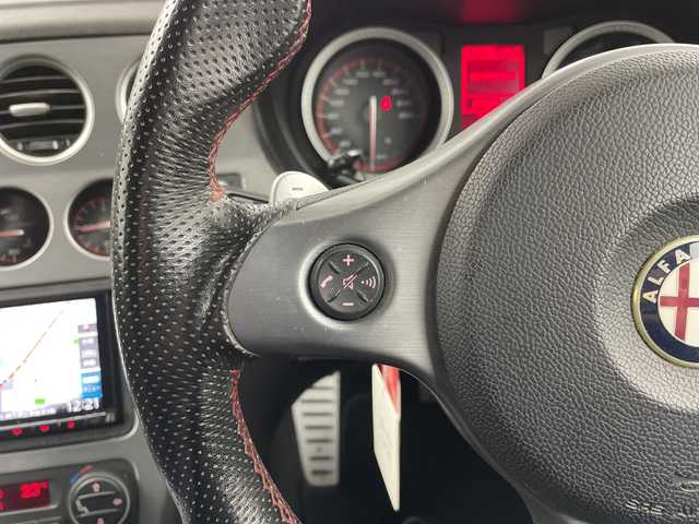 アルファロメオ １５９ 3．2JTSQ4Q－T TI 道央・札幌 2010(平22)年 6.8万km 黒 ・４ＷＤ　/・社外メモリナビ/・CD/DVD/SD/USB/BT/フルセグTV）　/・ＥＴＣ　/・純正フロアマット　/・前席パワーシート　/・シートヒーター　/・メモリシート　/・ブレンボキャリパー　/・前後コーナーセンサー　/・ＡＢＳ/・盗難防止装置　/・横滑り防止装置　/・スマートキー/・スペアキー