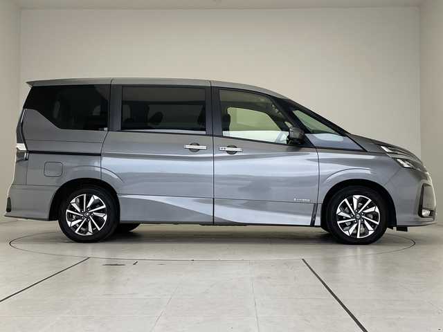 日産 セレナ ハイウェイスター V 愛知県 2021(令3)年 4.7万km ダークメタルグレー 純正10型ナビ　SDカードなし/全方位カメラ/両側パワースライドドア/レーダークルーズコントロール/CD DVD/Bluetooth/コーナーセンサー/純正アルミホイール/ETC/ブラインドスポットモニター/LEDヘッドライト/リアオートエアコン/レーンキープアシスト/ドライブレコーダー/ステアリングスイッチ/スマートキー/プッシュスタート