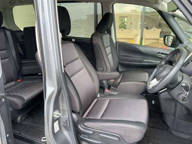 日産 セレナ ハイウェイスター V 愛知県 2021(令3)年 4.7万km ダークメタルグレー 純正10型ナビ　SDカードなし/全方位カメラ/両側パワースライドドア/レーダークルーズコントロール/CD DVD/Bluetooth/コーナーセンサー/純正アルミホイール/ETC/ブラインドスポットモニター/LEDヘッドライト/リアオートエアコン/レーンキープアシスト/ドライブレコーダー/ステアリングスイッチ/スマートキー/プッシュスタート