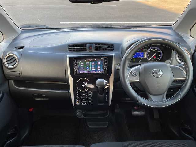 日産 デイズ ハイウェイスターX 福岡県 2018(平30)年 4.8万km スパークリングレッドM 純正７型メモリナビ/【CD.DVD.Bluetooth.フルセグTV】/アラウンドビューモニター/衝突軽減ブレーキ/ステアリングスイッチ/ＬＥＤヘッドライト/オートライト/アイドリングストップ/純正１４インチアルミホイール/プッシュスタート/スマートキー