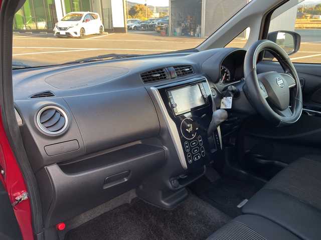 日産 デイズ ハイウェイスターX 福岡県 2018(平30)年 4.8万km スパークリングレッドM 純正７型メモリナビ/【CD.DVD.Bluetooth.フルセグTV】/アラウンドビューモニター/衝突軽減ブレーキ/ステアリングスイッチ/ＬＥＤヘッドライト/オートライト/アイドリングストップ/純正１４インチアルミホイール/プッシュスタート/スマートキー