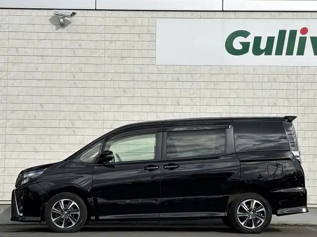 トヨタ ヴォクシー ZS 岩手県 2017(平29)年 7.5万km ブラック 禁煙車/ワンオーナー/4WD/片側パワースライドドア/2列目サンシェード/ALPINE11V型ナビ/→フルセグTV/Bluetooth/CD/DVD/FM/AM/バックカメラ/ステアリングスイッチ（ナビ連動）/レーンキープアシスト/衝突軽減システム/横滑り防止装置/クルーズコントロール/オートライト/LEDヘッドライト/LEDフォグライト/〇プッシュスタート/〇電動格納ミラー/〇ウィンカーミラー/〇ドアバイザー/〇フロアマット/〇USBポート/〇シガーソケット/〇オールオートパワーウィンドウ/ビルトインETC