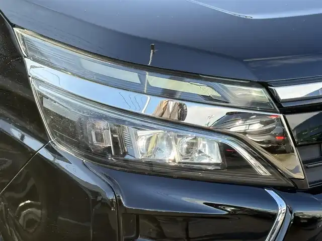 トヨタ ヴォクシー ZS 岩手県 2017(平29)年 7.5万km ブラック 禁煙車/ワンオーナー/4WD/片側パワースライドドア/2列目サンシェード/ALPINE11V型ナビ/→フルセグTV/Bluetooth/CD/DVD/FM/AM/バックカメラ/ステアリングスイッチ（ナビ連動）/レーンキープアシスト/衝突軽減システム/横滑り防止装置/クルーズコントロール/オートライト/LEDヘッドライト/LEDフォグライト/〇プッシュスタート/〇電動格納ミラー/〇ウィンカーミラー/〇ドアバイザー/〇フロアマット/〇USBポート/〇シガーソケット/〇オールオートパワーウィンドウ/ビルトインETC