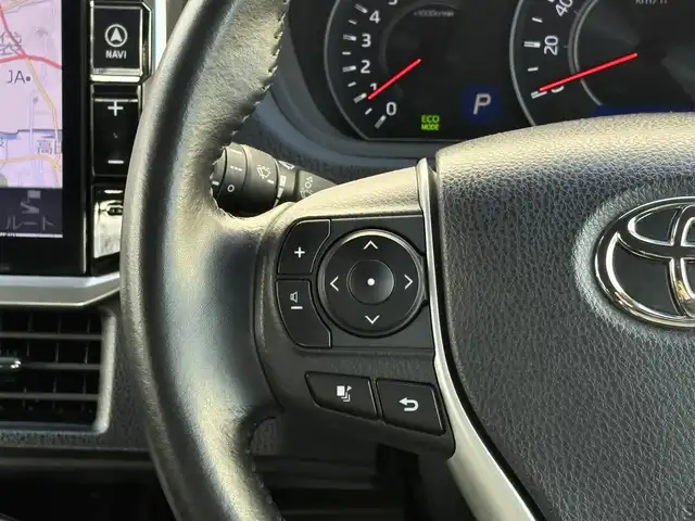 トヨタ ヴォクシー ZS 岩手県 2017(平29)年 7.5万km ブラック 禁煙車/ワンオーナー/4WD/片側パワースライドドア/2列目サンシェード/ALPINE11V型ナビ/→フルセグTV/Bluetooth/CD/DVD/FM/AM/バックカメラ/ステアリングスイッチ（ナビ連動）/レーンキープアシスト/衝突軽減システム/横滑り防止装置/クルーズコントロール/オートライト/LEDヘッドライト/LEDフォグライト/〇プッシュスタート/〇電動格納ミラー/〇ウィンカーミラー/〇ドアバイザー/〇フロアマット/〇USBポート/〇シガーソケット/〇オールオートパワーウィンドウ/ビルトインETC