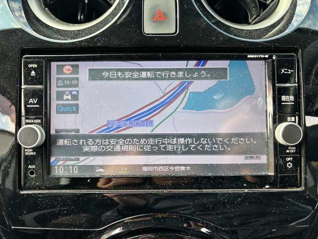 日産 ノート e－パワー X 福岡県 2018(平30)年 4.3万km ブリリアントシルバー ワンオーナー/純正SDナビ（MM317D-W）/　CD、DVD、SD、USB、BT/フルセグTV/ETC/ドライブレコーダー/衝突軽減ブレーキ/LEDヘッドライト/プッシュスタート/コーナーセンサー/ステアリングリモコン/保証書/説明書/スペアキー1本