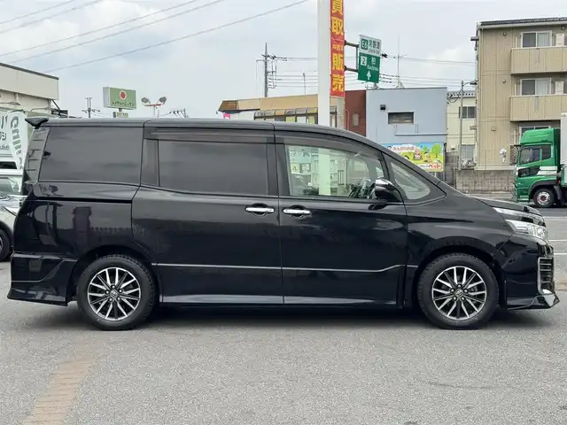 トヨタ ヴォクシー ZS 煌 千葉県 2016(平28)年 12.6万km ブラック TRDエアロ（F/R）/トヨタセーフティセンス/衝突被害軽減システム/レーンキープアシスト/ALPINE10型ナビ【EX10】/Bluetooth/フルセグTV/ALPINEフリップダウンモニター/両側電動スライドドア/LEDヘッドライト/ETC/純正16インチAW/プッシュスタート/スマートキー