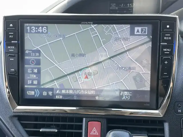 トヨタ ヴォクシー ZS 煌Ⅱ 熊本県 2017(平29)年 8.6万km ホワイトパールクリスタルシャイン アルパインナビ/・AM/FM/CD/DVD/BT/SD/・フルセグTV/・バックカメラ/衝突軽減ブレーキ/レーンキープアシスト/オートハイビーム/横滑り防止装置/アイドリングストップ/両側パワースライドドア/ETC/オートライト/LEDヘッドライト/革巻きステアリング/・ステアリングスイッチ/電動格納ミラー/ウインカーミラー/社外フロアマット/ドアバイザー/純正アルミホイール/プッシュスタート/スペアキー