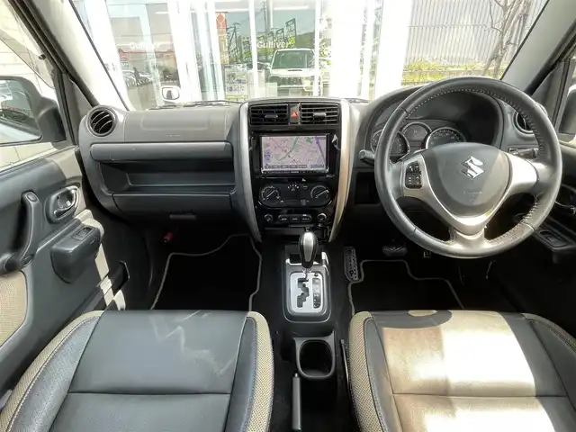 スズキ ジムニー ランドベンチャー 道央・札幌 2014(平26)年 6万km パールホワイト ・４WD/・社外ナビ/　CD＆USB＆SD＆TV/・シートヒーター/・ミラーヒーター/・ETC/・電動格納ミラー/・ステアリングスイッチ/・純正フロアマット/・ドアバイザー/・ウィンカーミラー/・背面タイヤ/・背面タイヤカバー/・純正AW＆夏タイヤ積込/・リモコンキー/・フォグライト