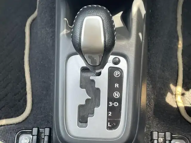 スズキ ジムニー ランドベンチャー 道央・札幌 2014(平26)年 6万km パールホワイト ・４WD/・社外ナビ/　CD＆USB＆SD＆TV/・シートヒーター/・ミラーヒーター/・ETC/・電動格納ミラー/・ステアリングスイッチ/・純正フロアマット/・ドアバイザー/・ウィンカーミラー/・背面タイヤ/・背面タイヤカバー/・純正AW＆夏タイヤ積込/・リモコンキー/・フォグライト