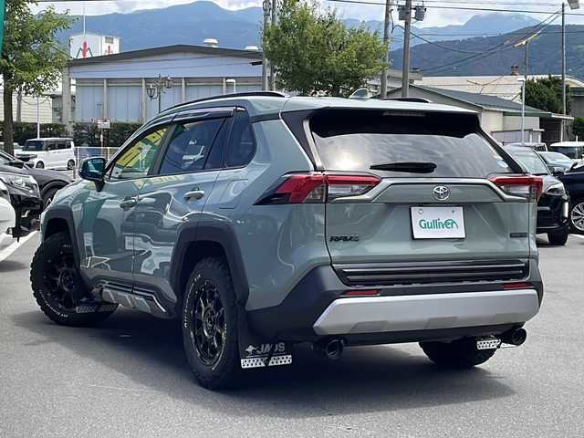 トヨタ ＲＡＶ４ アドベンチャー 長野県 2020(令2)年 3.2万km アーバンカーキ 4WD/スカイルーフ/JAOS17インチアルミ/JAOSバンパープロテクター/JAOSノーズプロテクター/JAOSマッドガード/純正ナビディスプレイオーディオ/ステアリングスイッチ/BluetoothAudio/フロントカメラ/バックカメラ/サイドカメラ/フルセグTV/ブラインドスポットモニタリング/デジタルインナーミラー/クルーズコントロール(追従有り)/オートマチックハイビーム/前後ドライブレコーダー/運転席パワーシート/LEDヘッドライト/ウインカーミラー/ハンドルヒーター/パワーバックドア/コーナーセンサー/オートライト/ビルトインETC/レーン逸脱警報/ワイヤレス充電/エアーシート/スマートキー/Wエアバッグ/ABS