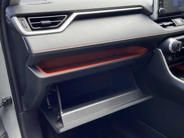 トヨタ ＲＡＶ４ アドベンチャー 長野県 2020(令2)年 3.2万km アーバンカーキ 4WD/スカイルーフ/JAOS17インチアルミ/JAOSバンパープロテクター/JAOSノーズプロテクター/JAOSマッドガード/純正ナビディスプレイオーディオ/ステアリングスイッチ/BluetoothAudio/フロントカメラ/バックカメラ/サイドカメラ/フルセグTV/ブラインドスポットモニタリング/デジタルインナーミラー/クルーズコントロール(追従有り)/オートマチックハイビーム/前後ドライブレコーダー/運転席パワーシート/LEDヘッドライト/ウインカーミラー/ハンドルヒーター/パワーバックドア/コーナーセンサー/オートライト/ビルトインETC/レーン逸脱警報/ワイヤレス充電/エアーシート/スマートキー/Wエアバッグ/ABS