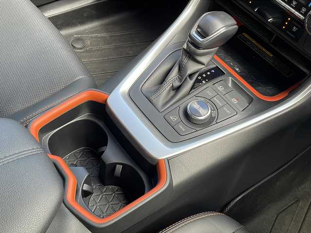 トヨタ ＲＡＶ４ アドベンチャー 長野県 2020(令2)年 3.2万km アーバンカーキ 4WD/スカイルーフ/JAOS17インチアルミ/JAOSバンパープロテクター/JAOSノーズプロテクター/JAOSマッドガード/純正ナビディスプレイオーディオ/ステアリングスイッチ/BluetoothAudio/フロントカメラ/バックカメラ/サイドカメラ/フルセグTV/ブラインドスポットモニタリング/デジタルインナーミラー/クルーズコントロール(追従有り)/オートマチックハイビーム/前後ドライブレコーダー/運転席パワーシート/LEDヘッドライト/ウインカーミラー/ハンドルヒーター/パワーバックドア/コーナーセンサー/オートライト/ビルトインETC/レーン逸脱警報/ワイヤレス充電/エアーシート/スマートキー/Wエアバッグ/ABS